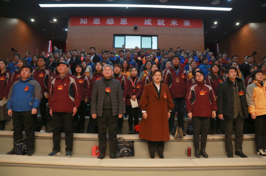 开云网页版,开云（中国）官方2019年度工作动员大会---舞蹈《花开树恩》